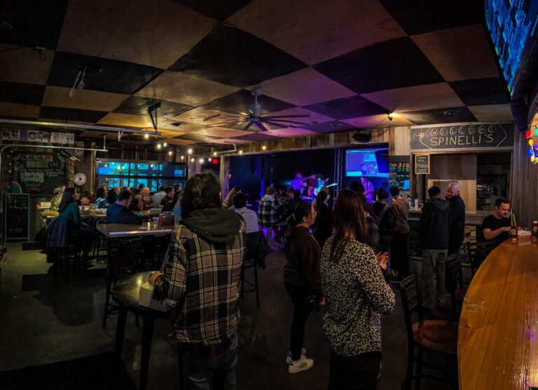 LIVE MUSIC